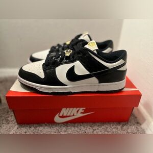 World Champs Nike *Men’s Size 9 US*
